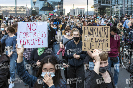 Demonstration für die Aufnahme von Flüchtlingen aus Moria in Berlin