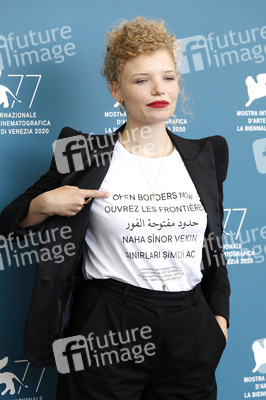 Photocall 'Und morgen die ganze Welt', Internationale Filmfestspiele von Venedig 2020