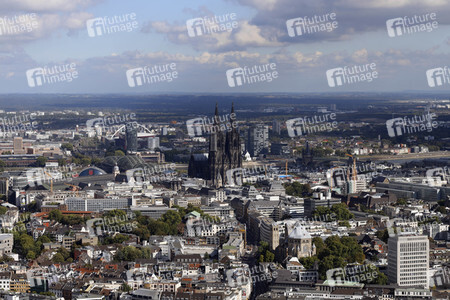Blick vom Fernsehturm Colonius in Köln