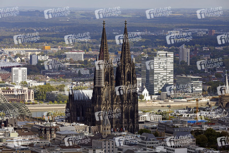 Blick vom Fernsehturm Colonius in Köln