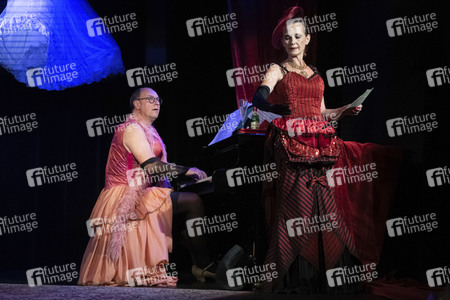 Theaterstück 'Theaterblut & falsche Brüste' in Dresden