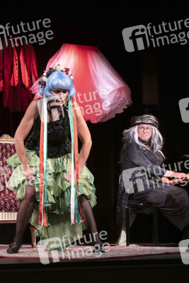 Theaterstück 'Theaterblut & falsche Brüste' in Dresden