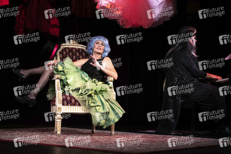 Theaterstück 'Theaterblut & falsche Brüste' in Dresden