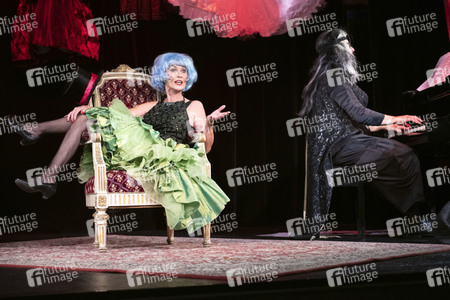 Theaterstück 'Theaterblut & falsche Brüste' in Dresden