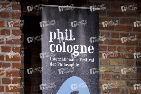 Markus Gabriel und Hendrik Streeck auf der phil.cologne 2020 in Köln