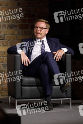 Markus Gabriel und Hendrik Streeck auf der phil.cologne 2020 in Köln