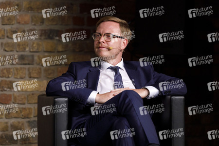 Markus Gabriel und Hendrik Streeck auf der phil.cologne 2020 in Köln