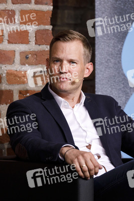 Markus Gabriel und Hendrik Streeck auf der phil.cologne 2020 in Köln