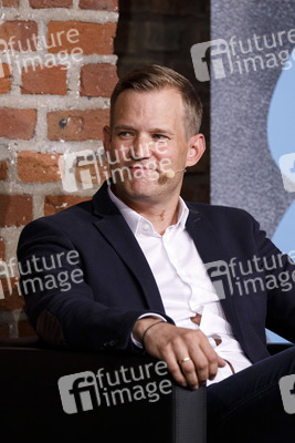 Markus Gabriel und Hendrik Streeck auf der phil.cologne 2020 in Köln