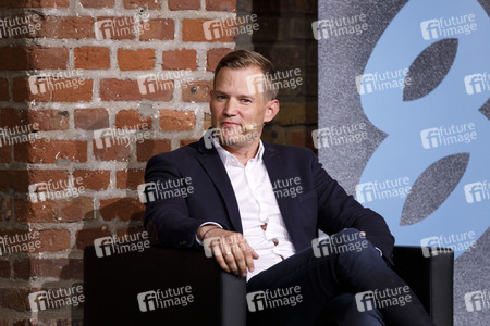 Markus Gabriel und Hendrik Streeck auf der phil.cologne 2020 in Köln