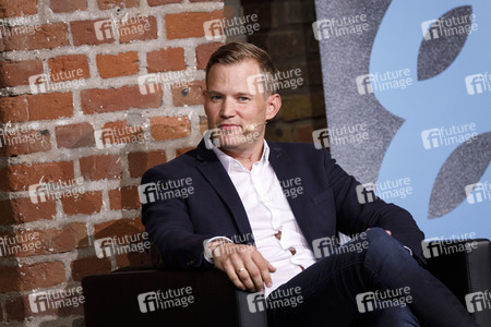 Markus Gabriel und Hendrik Streeck auf der phil.cologne 2020 in Köln