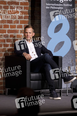 Markus Gabriel und Hendrik Streeck auf der phil.cologne 2020 in Köln