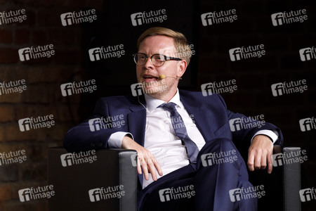 Markus Gabriel und Hendrik Streeck auf der phil.cologne 2020 in Köln