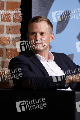 Markus Gabriel und Hendrik Streeck auf der phil.cologne 2020 in Köln