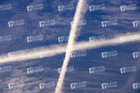 Symbolfoto Chemtrails