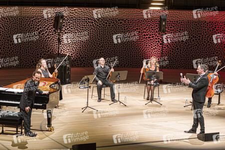 Soundtrack-Lesetour 'Der Polizist' mit Sebastian Fitzek in Hamburg