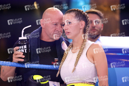 1. Kampfabend 'Das große SAT.1 Promiboxen' in Köln