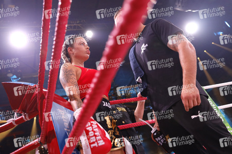 1. Kampfabend 'Das große SAT.1 Promiboxen' in Köln