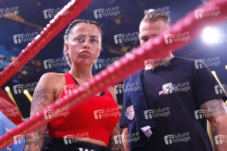 1. Kampfabend 'Das große SAT.1 Promiboxen' in Köln