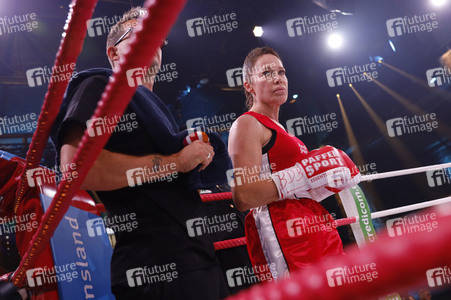 1. Kampfabend 'Das große SAT.1 Promiboxen' in Köln