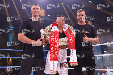 1. Kampfabend 'Das große SAT.1 Promiboxen' in Köln