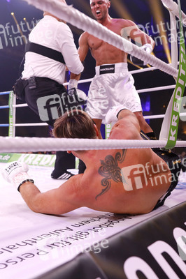 1. Kampfabend 'Das große SAT.1 Promiboxen' in Köln