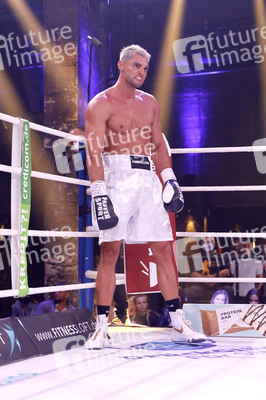 1. Kampfabend 'Das große SAT.1 Promiboxen' in Köln