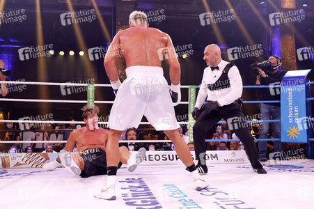 1. Kampfabend 'Das große SAT.1 Promiboxen' in Köln