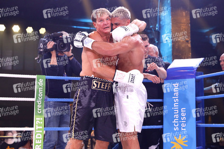 1. Kampfabend 'Das große SAT.1 Promiboxen' in Köln