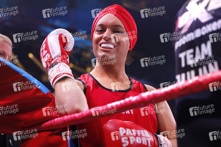 1. Kampfabend 'Das große SAT.1 Promiboxen' in Köln