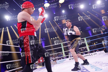 1. Kampfabend 'Das große SAT.1 Promiboxen' in Köln