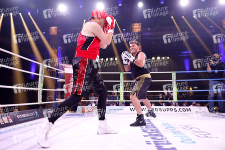 1. Kampfabend 'Das große SAT.1 Promiboxen' in Köln