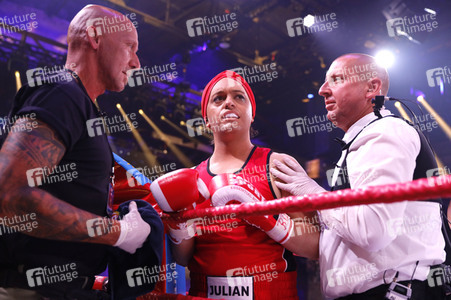 1. Kampfabend 'Das große SAT.1 Promiboxen' in Köln