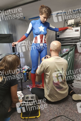 GEEK ART: Captain America vs. Red Skull Bodypainting