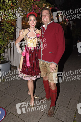 Almauftrieb in der Käfer Schänke in München