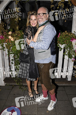 Almauftrieb in der Käfer Schänke in München