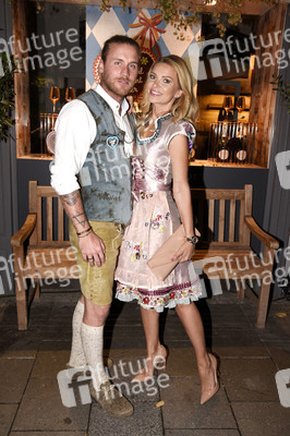 Almauftrieb in der Käfer Schänke in München