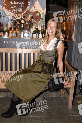 Almauftrieb in der Käfer Schänke in München