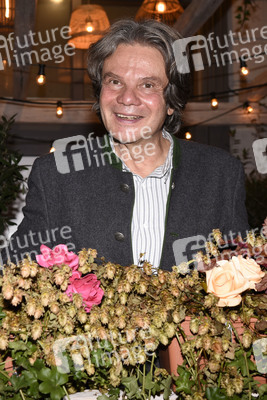 Almauftrieb in der Käfer Schänke in München