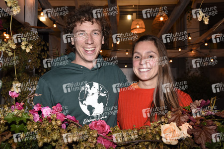 Almauftrieb in der Käfer Schänke in München