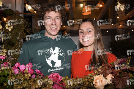 Almauftrieb in der Käfer Schänke in München