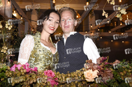 Almauftrieb in der Käfer Schänke in München