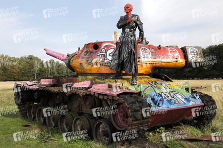 GEEK ART: Captain America vs. Red Skull Bodypainting