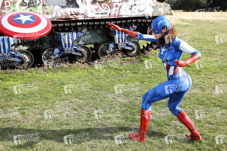 GEEK ART: Captain America vs. Red Skull Bodypainting