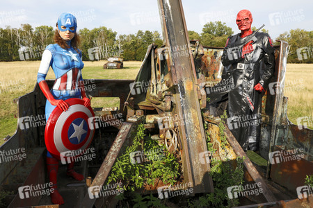 GEEK ART: Captain America vs. Red Skull Bodypainting