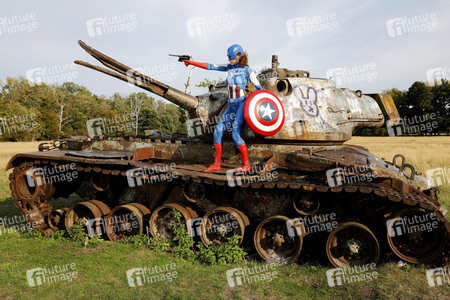 GEEK ART: Captain America vs. Red Skull Bodypainting