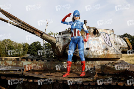 GEEK ART: Captain America vs. Red Skull Bodypainting