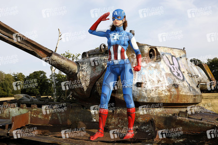 GEEK ART: Captain America vs. Red Skull Bodypainting