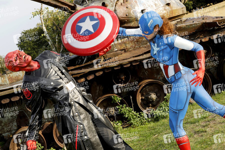GEEK ART: Captain America vs. Red Skull Bodypainting