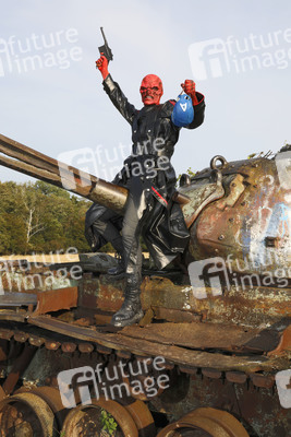 GEEK ART: Captain America vs. Red Skull Bodypainting